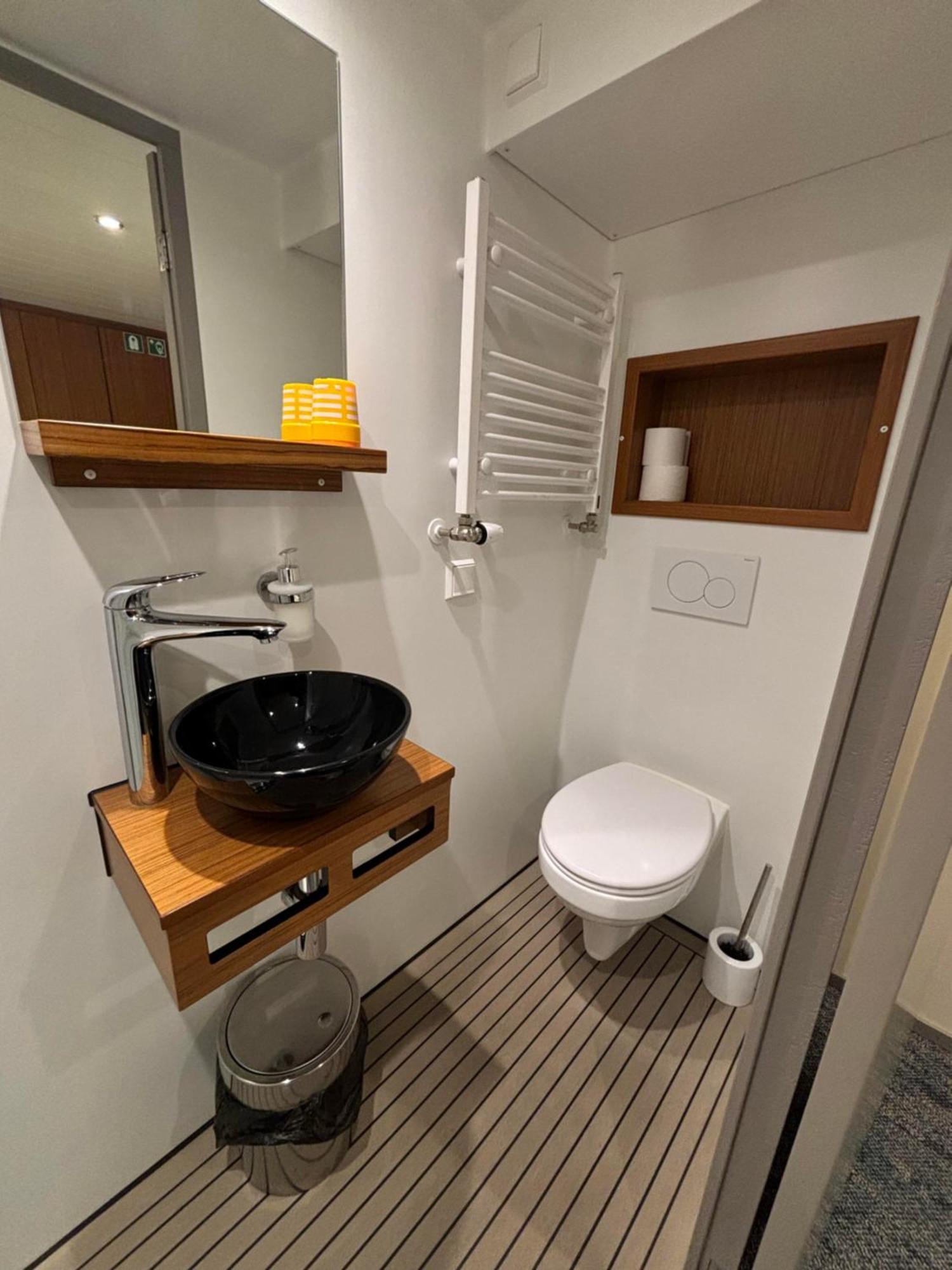 Hotelboat Iris Хронинген Екстериор снимка