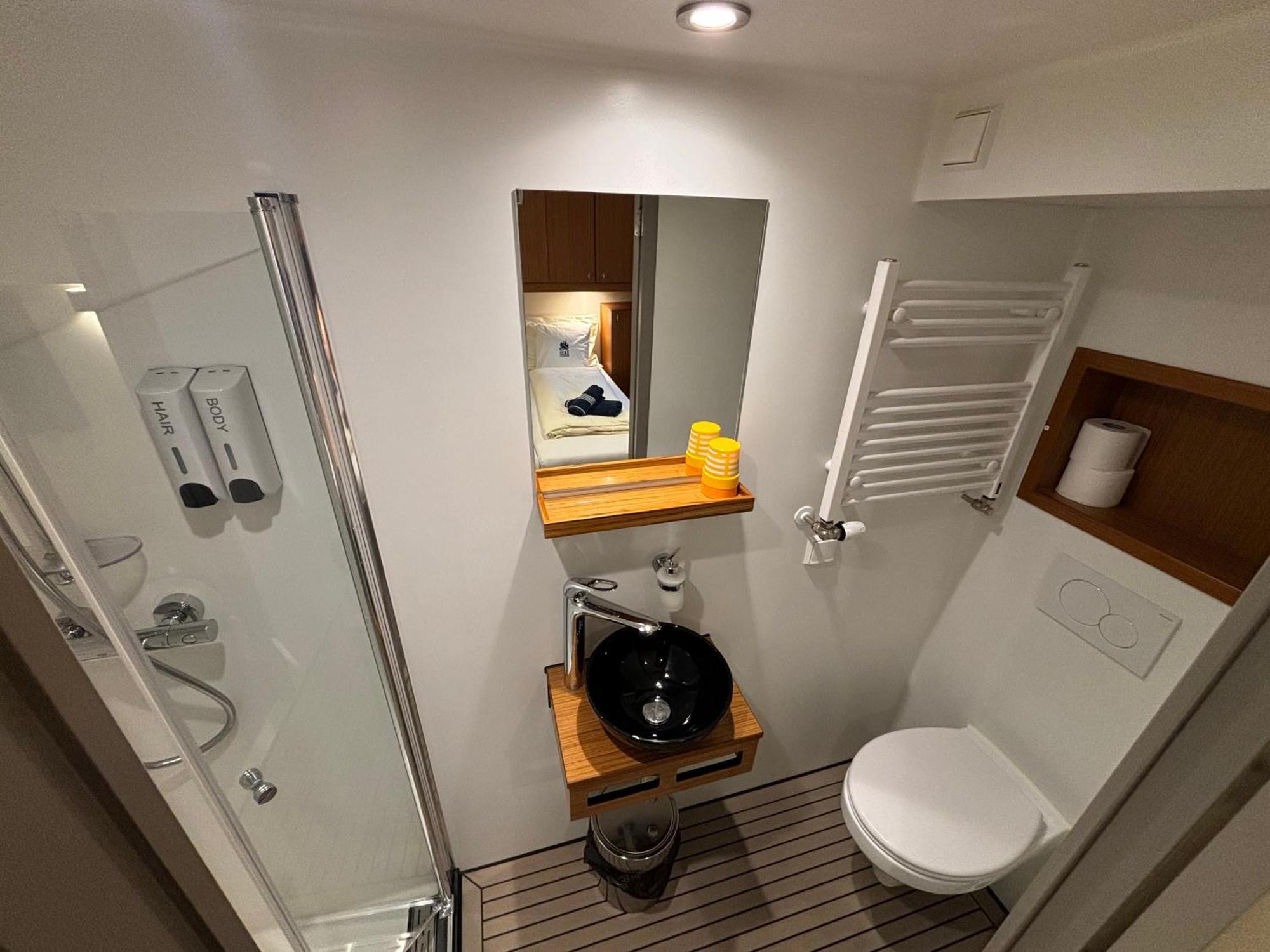 Hotelboat Iris Хронинген Екстериор снимка
