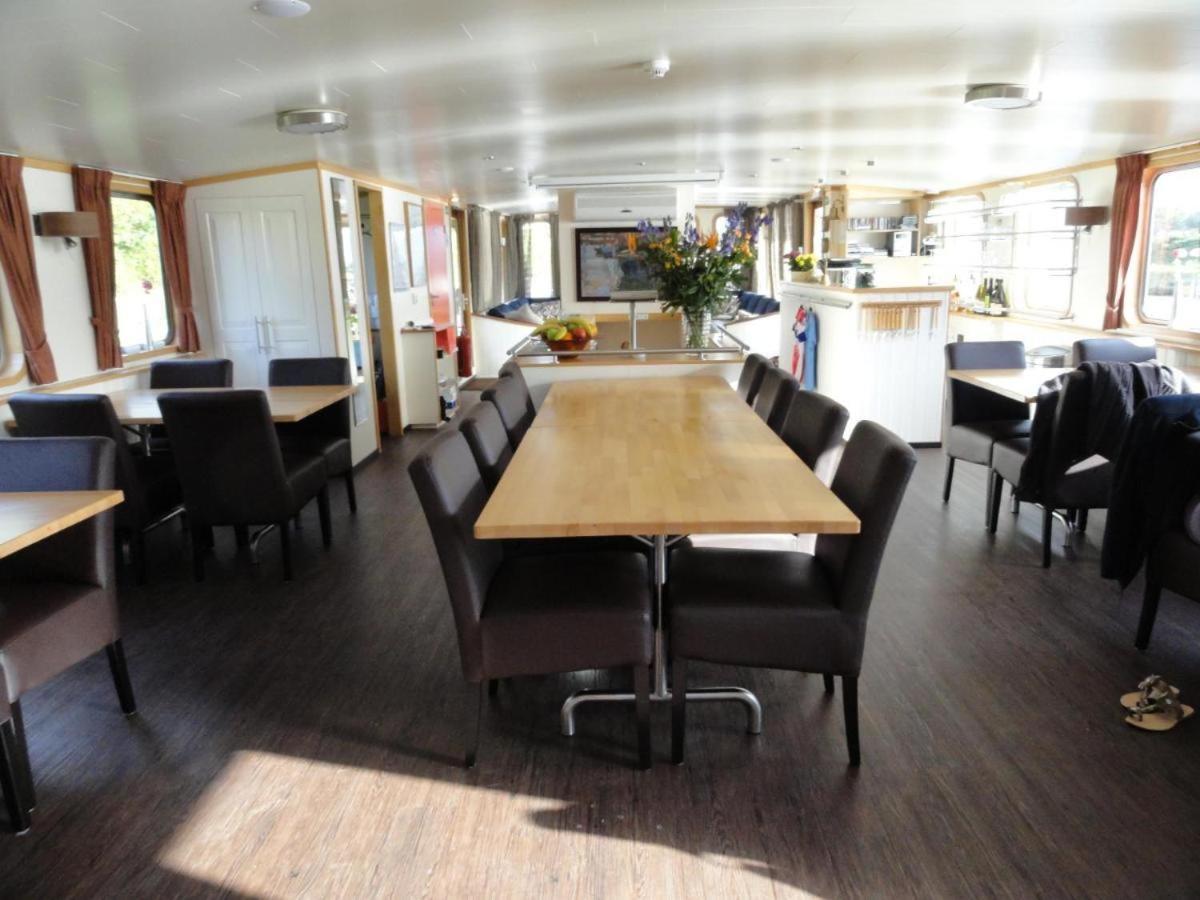 Hotelboat Iris Хронинген Екстериор снимка